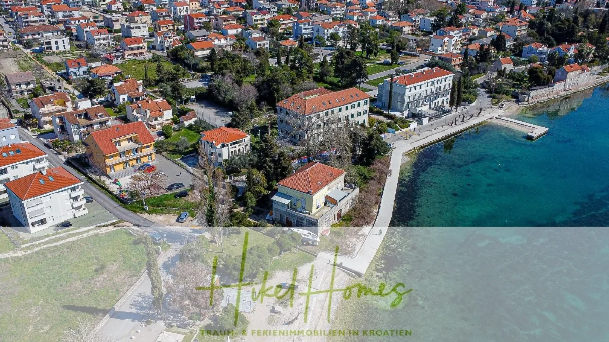 300m² Villa in 2. Reihe zum Meer mit großem Grundstück mit Erweiterungspotential — Bild 1