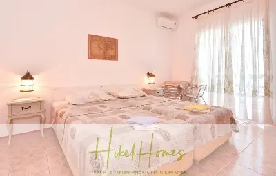 1. Reihe dirkt Meer mit 5 SZ, Pool, Jacuzzi, ... auf der Insel Ciovo (bei Trogir mit 2 Brücken) — Bild 18