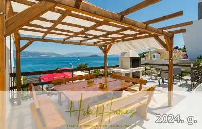 1. Reihe dirkt Meer mit 5 SZ, Pool, Jacuzzi, ... auf der Insel Ciovo (bei Trogir mit 2 Brücken) — Bild 8