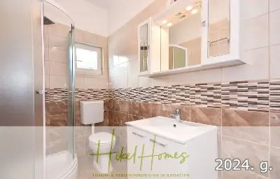 1. Reihe dirkt Meer mit 5 SZ, Pool, Jacuzzi, ... auf der Insel Ciovo (bei Trogir mit 2 Brücken) — Bild 17