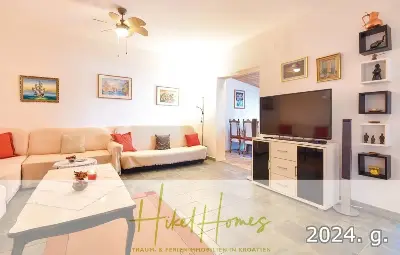 1. Reihe dirkt Meer mit 5 SZ, Pool, Jacuzzi, ... auf der Insel Ciovo (bei Trogir mit 2 Brücken) — Bild 15