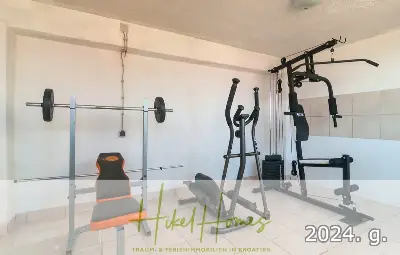 1. Reihe dirkt Meer mit 5 SZ, Pool, Jacuzzi, ... auf der Insel Ciovo (bei Trogir mit 2 Brücken) — Bild 20