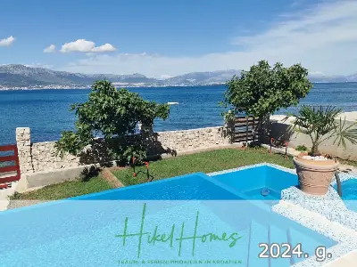 1. Reihe dirkt Meer mit 5 SZ, Pool, Jacuzzi, ... auf der Insel Ciovo (bei Trogir mit 2 Brücken) — Bild 27