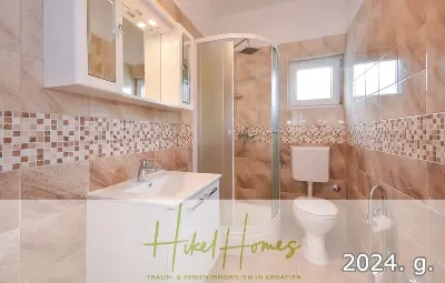 1. Reihe dirkt Meer mit 5 SZ, Pool, Jacuzzi, ... auf der Insel Ciovo (bei Trogir mit 2 Brücken) — Bild 16