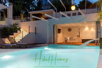 Sehr großzügige Meerblick Villa mit 300m² auf 800m² Grundstück, 4 Garagen, Pool, Terrassen — Bild 25