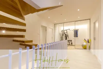 Sehr großzügige Meerblick Villa mit 300m² auf 800m² Grundstück, 4 Garagen, Pool, Terrassen — Bild 22