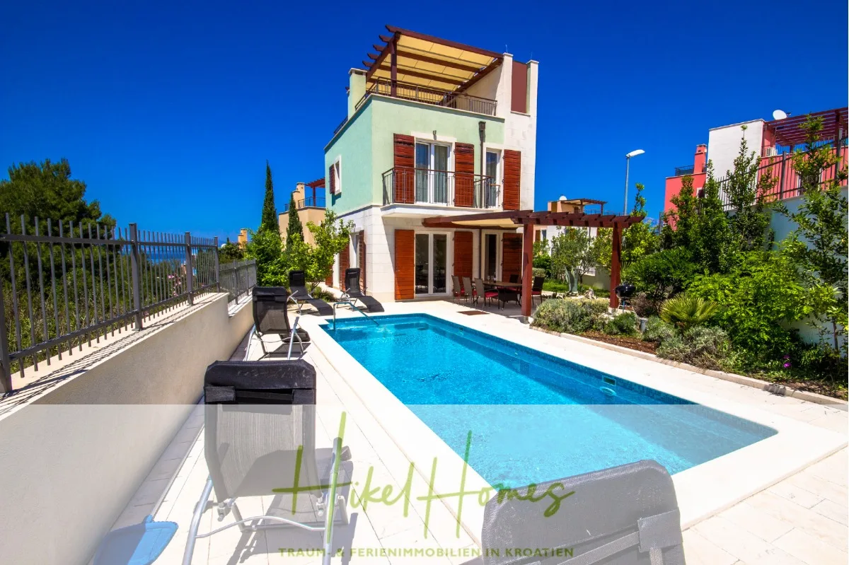 Villa im Mittelmeerstil mit 3 SZ, Pool, Dachterrasse mit Meerblick - möbiliert (15) — Bild 1