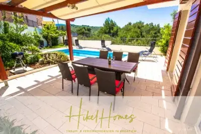 Villa im Mittelmeerstil mit 3 SZ, Pool, Dachterrasse mit Meerblick - möbiliert (15) — Bild 6