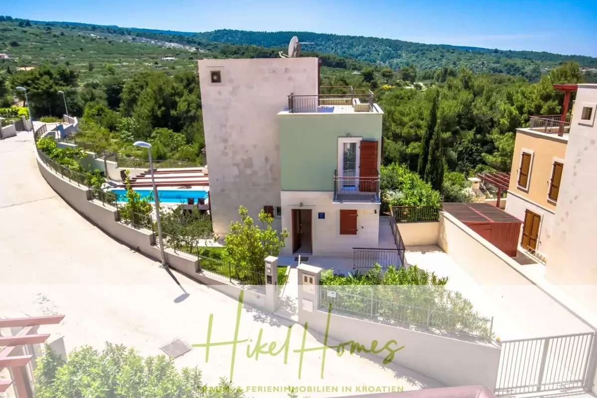 Villa im Mittelmeerstil mit 3 SZ, Pool, Dachterrasse mit Meerblick - möbiliert (15) — Bild 2