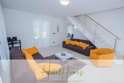 Villa im Mittelmeerstil mit 3 SZ, Pool, Dachterrasse mit Meerblick (7) — Bild 9