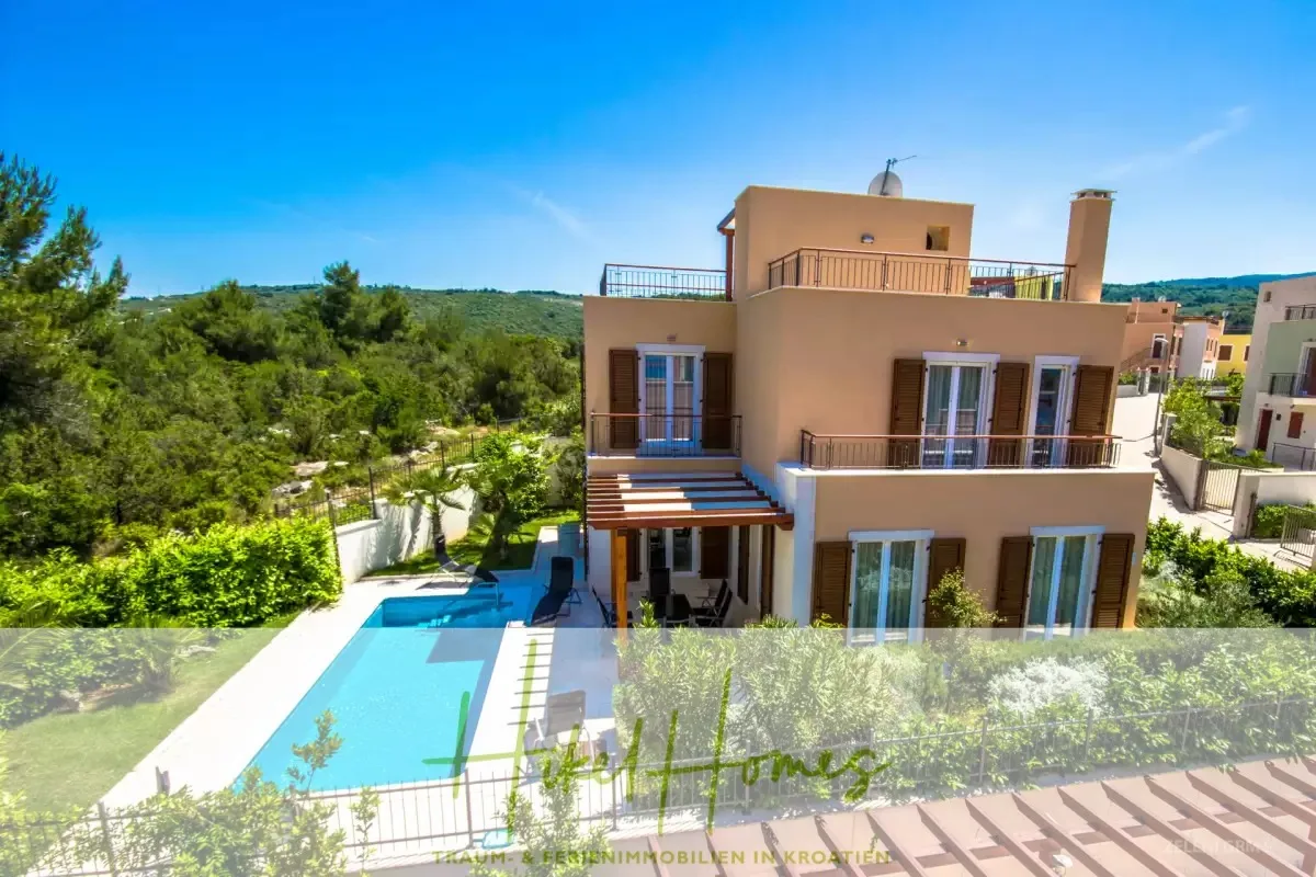 Villa im Mittelmeerstil mit 3 SZ, Pool, Dachterrasse mit Meerblick (7) — Bild 2