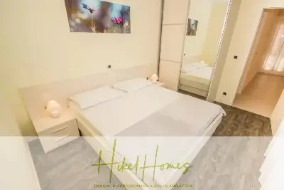 Villa im Mittelmeerstil mit 3 SZ, Pool, Dachterrasse mit Meerblick (2) — Bild 16