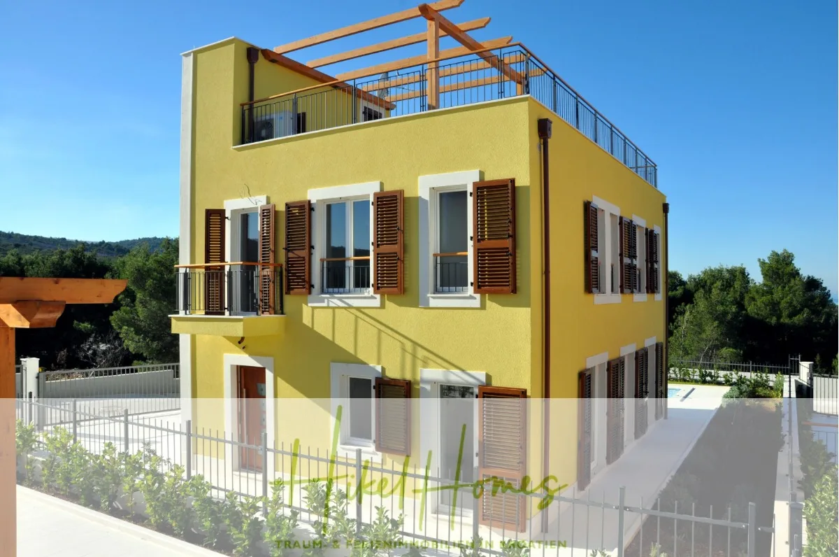 Villa im Mittelmeerstil mit 3 SZ, Pool, Dachterrasse mit Meerblick (2) — Bild 2