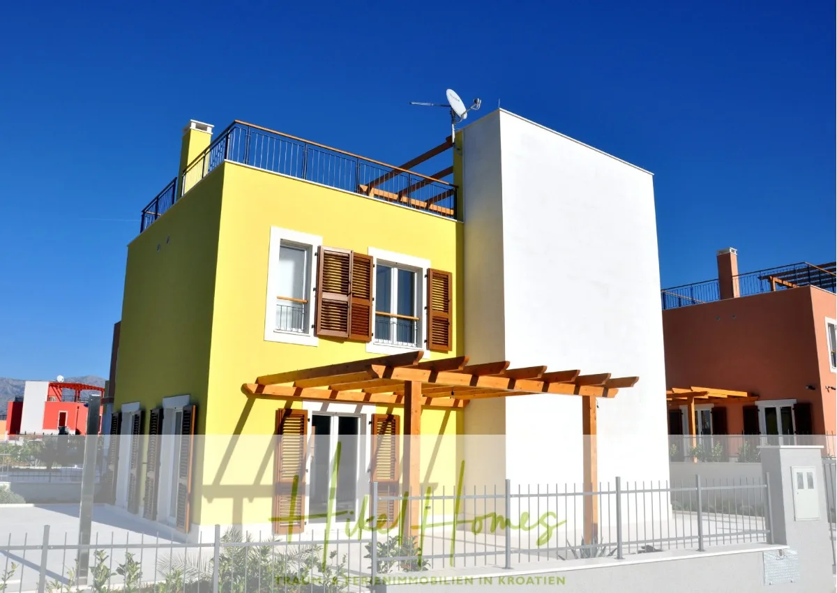 Villa im Mittelmeerstil mit 3 SZ, Pool, Dachterrasse mit Meerblick (2) — Bild 1