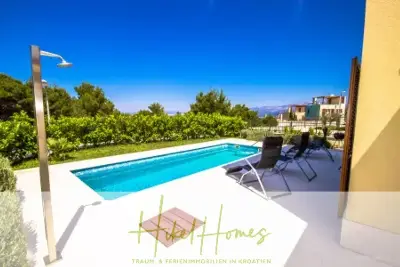 Villa im Mittelmeerstil mit 3 SZ, Pool, Dachterrasse mit Meerblick (2) — Bild 6