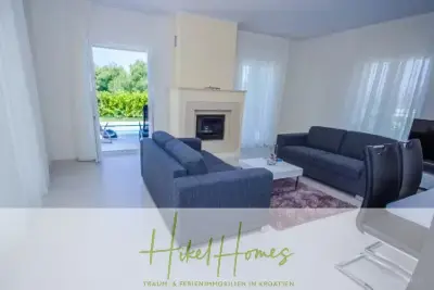 Villa im Mittelmeerstil mit 3 SZ, Pool, Dachterrasse mit Meerblick (2) — Bild 13