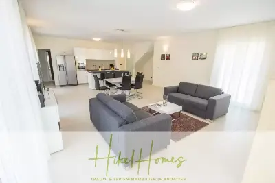 Villa im Mittelmeerstil mit 3 SZ, Pool, Dachterrasse mit Meerblick (1) — Bild 10