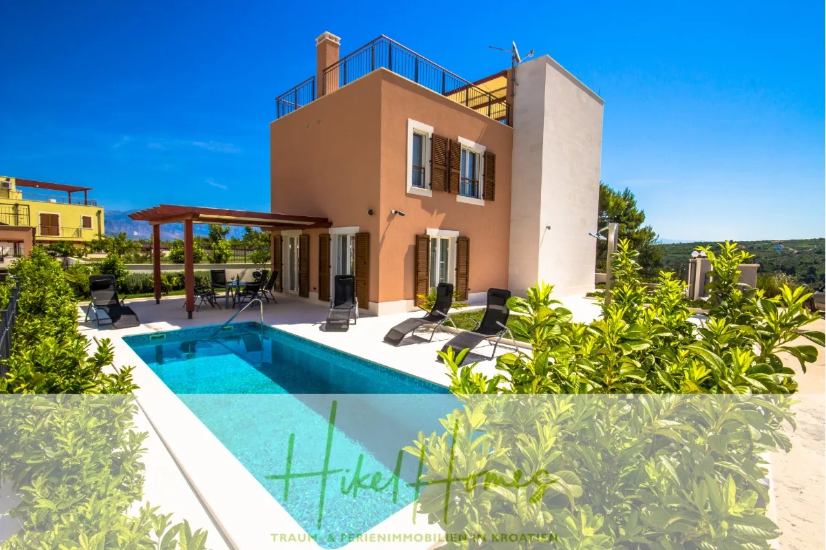 Villa im Mittelmeerstil mit 3 SZ, Pool, Dachterrasse mit Meerblick (1) — Bild 1