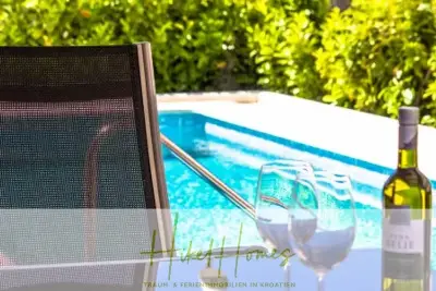 Villa im Mittelmeerstil mit 3 SZ, Pool, Dachterrasse mit Meerblick (1) — Bild 11