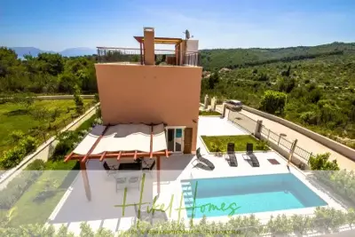 Villa im Mittelmeerstil mit 3 SZ, Pool, Dachterrasse mit Meerblick (1) — Bild 9