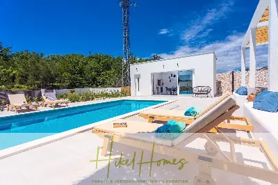 4 Schlafzimmer / 32m² Pool / Sommerküche - Neubauhaus nur 8km von Omis entfernt — Bild 8