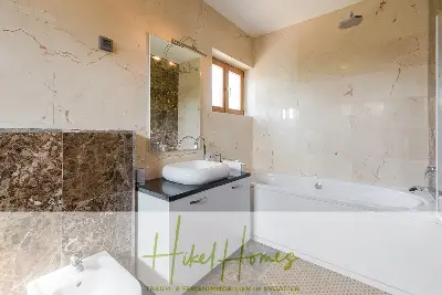 Villa mit 3 großzügigen Appartements mit jeweils 3 SZ, Küche, 2 x Pool, ... — Bild 16