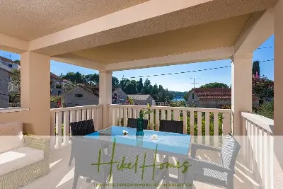 Villa mit 3 großzügigen Appartements mit jeweils 3 SZ, Küche, 2 x Pool, ... — Bild 17