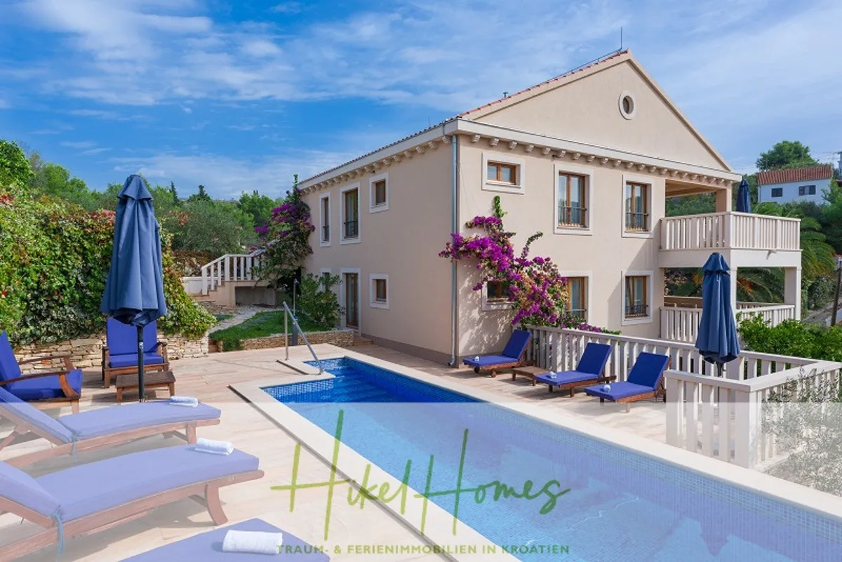 Villa mit 3 großzügigen Appartements mit jeweils 3 SZ, Küche, 2 x Pool, ... — Bild 1