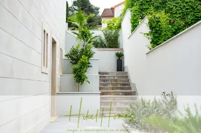 Erstbezug-Neubau Villa / Luxus Ausstattung / Pool / ... — Bild 19