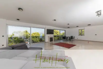 Erstbezug-Neubau Villa / Luxus Ausstattung / Pool / ... — Bild 12