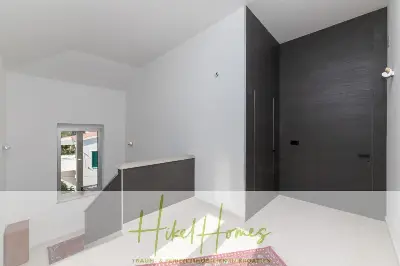 Erstbezug-Neubau Villa / Luxus Ausstattung / Pool / ... — Bild 25