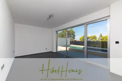 Erstbezug-Neubau Villa / Luxus Ausstattung / Pool / ... — Bild 7