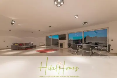 Erstbezug-Neubau Villa / Luxus Ausstattung / Pool / ... — Bild 15