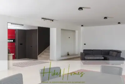 Erstbezug-Neubau Villa / Luxus Ausstattung / Pool / ... — Bild 14