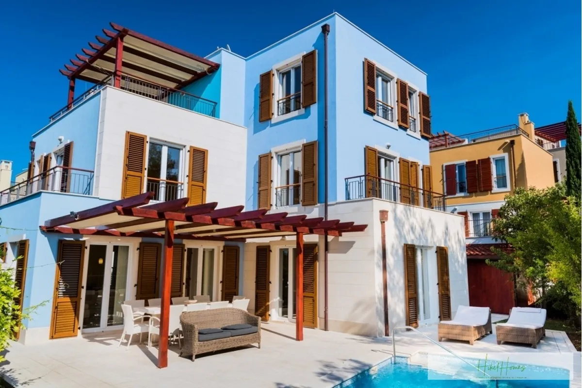 Großzügige Villa im Mittelmeerstil mit 3 SZ, Pool, Dachterrasse mit Meerblick (12) — Bild 2
