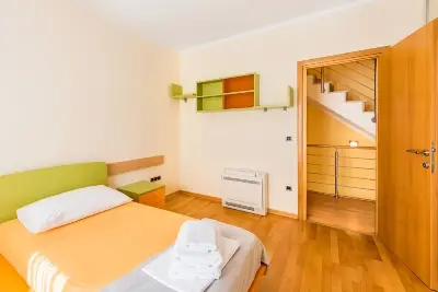 Großzügige Villa im Mittelmeerstil mit 3 SZ, Pool, Dachterrasse mit Meerblick (12) — Bild 17