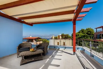 Großzügige Villa im Mittelmeerstil mit 3 SZ, Pool, Dachterrasse mit Meerblick (12) — Bild 21