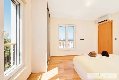 Großzügige Villa im Mittelmeerstil mit 3 SZ, Pool, Dachterrasse mit Meerblick (12) — Bild 14