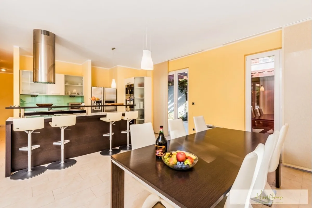 Großzügige Villa im Mittelmeerstil mit 3 SZ, Pool, Dachterrasse mit Meerblick (12) — Bild 3