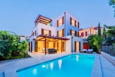 Großzügige Villa im Mittelmeerstil mit 3 SZ, Pool, Dachterrasse mit Meerblick (12) — Bild 16