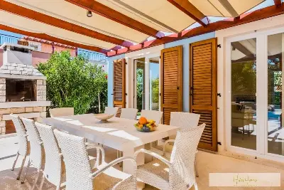 Großzügige Villa im Mittelmeerstil mit 3 SZ, Pool, Dachterrasse mit Meerblick (12) — Bild 10