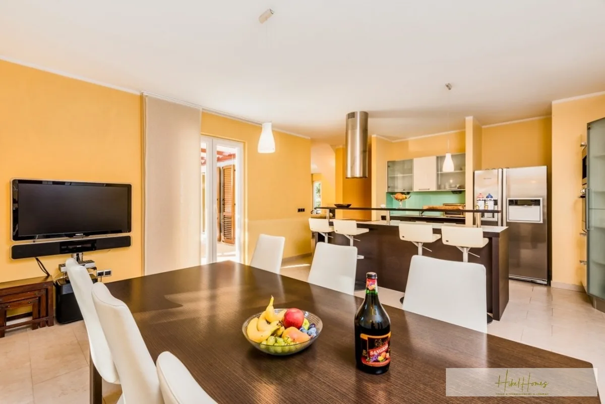 Großzügige Villa im Mittelmeerstil mit 3 SZ, Pool, Dachterrasse mit Meerblick (12) — Bild 4