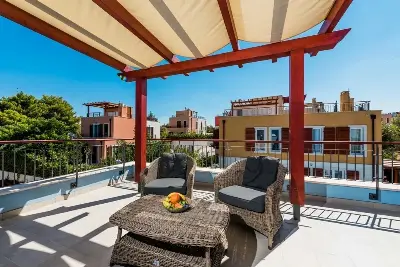 Großzügige Villa im Mittelmeerstil mit 3 SZ, Pool, Dachterrasse mit Meerblick (12) — Bild 22