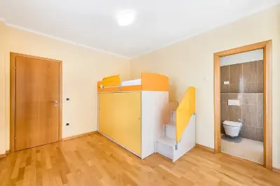 Großzügige Villa im Mittelmeerstil mit 3 SZ, Pool, Dachterrasse mit Meerblick (12) — Bild 19