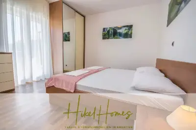 Villa im Mittelmeerstil mit 3 SZ, Pool, Dachterrasse mit Meerblick (3/4) — Bild 19