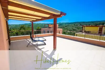 Villa im Mittelmeerstil mit 3 SZ, Pool, Dachterrasse mit Meerblick (3/4) — Bild 24