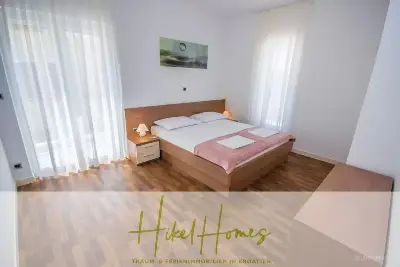 Villa im Mittelmeerstil mit 3 SZ, Pool, Dachterrasse mit Meerblick (3/4) — Bild 15