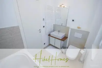 Villa im Mittelmeerstil mit 3 SZ, Pool, Dachterrasse mit Meerblick (3/4) — Bild 14