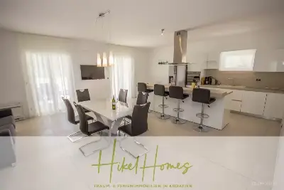 Villa im Mittelmeerstil mit 3 SZ, Pool, Dachterrasse mit Meerblick (3/4) — Bild 18