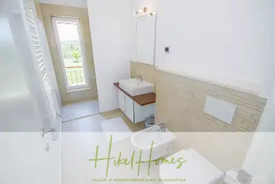 Villa im Mittelmeerstil mit 3 SZ, Pool, Dachterrasse mit Meerblick (3/4) — Bild 23